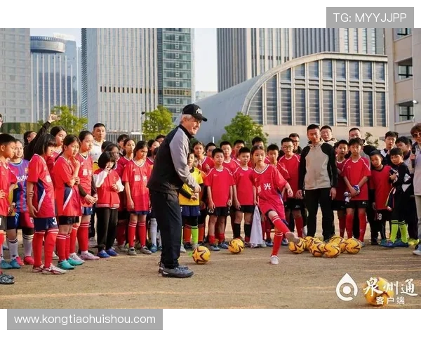 18岁时最帅的足球明星们青春风采尽显引领潮流的魅力瞬间